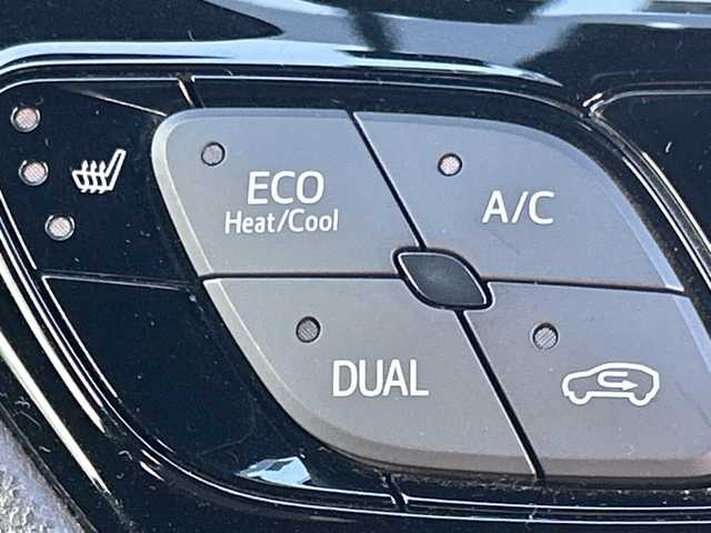 トヨタ Ｃ－ＨＲ G モード ネロ 千葉県 2019(平31)年 13.8万km ホワイトパールクリスタルシャイン トヨタセーフティセンス/・衝突軽減装置/・レーンキープアシスト/・ブラインドスポットモニター/・クリアランスソナー/純正SDナビゲーション/【Bluetooth・フルセグTV・CD・DVD・SD】/バックカメラ/エンジンプッシュスタート/・スマートキー/・スペアキー/LEDヘッドライト/・オートライト/・オートハイビーム/・フォグランプ/純正リアスポイラー/ステアリングリモコン/・レーダークルーズコントロール/ビルトインETC/前席シートヒーター/前方ドライブレコーダー/横滑り防止装置/社外フロアマット/荷室純正マット/記録薄