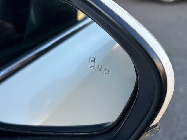 トヨタ Ｃ－ＨＲ G モード ネロ 千葉県 2019(平31)年 13.8万km ホワイトパールクリスタルシャイン トヨタセーフティセンス/・衝突軽減装置/・レーンキープアシスト/・ブラインドスポットモニター/・クリアランスソナー/純正SDナビゲーション/【Bluetooth・フルセグTV・CD・DVD・SD】/バックカメラ/エンジンプッシュスタート/・スマートキー/・スペアキー/LEDヘッドライト/・オートライト/・オートハイビーム/・フォグランプ/純正リアスポイラー/ステアリングリモコン/・レーダークルーズコントロール/ビルトインETC/前席シートヒーター/前方ドライブレコーダー/横滑り防止装置/社外フロアマット/荷室純正マット/記録薄