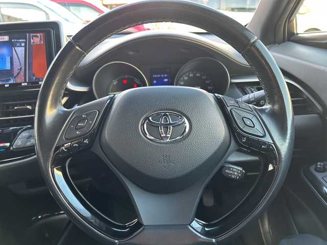 トヨタ Ｃ－ＨＲ G モード ネロ 千葉県 2019(平31)年 13.8万km ホワイトパールクリスタルシャイン トヨタセーフティセンス/・衝突軽減装置/・レーンキープアシスト/・ブラインドスポットモニター/・クリアランスソナー/純正SDナビゲーション/【Bluetooth・フルセグTV・CD・DVD・SD】/バックカメラ/エンジンプッシュスタート/・スマートキー/・スペアキー/LEDヘッドライト/・オートライト/・オートハイビーム/・フォグランプ/純正リアスポイラー/ステアリングリモコン/・レーダークルーズコントロール/ビルトインETC/前席シートヒーター/前方ドライブレコーダー/横滑り防止装置/社外フロアマット/荷室純正マット/記録薄