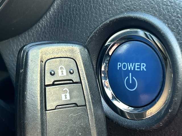 トヨタ Ｃ－ＨＲ G モード ネロ 千葉県 2019(平31)年 13.8万km ホワイトパールクリスタルシャイン トヨタセーフティセンス/・衝突軽減装置/・レーンキープアシスト/・ブラインドスポットモニター/・クリアランスソナー/純正SDナビゲーション/【Bluetooth・フルセグTV・CD・DVD・SD】/バックカメラ/エンジンプッシュスタート/・スマートキー/・スペアキー/LEDヘッドライト/・オートライト/・オートハイビーム/・フォグランプ/純正リアスポイラー/ステアリングリモコン/・レーダークルーズコントロール/ビルトインETC/前席シートヒーター/前方ドライブレコーダー/横滑り防止装置/社外フロアマット/荷室純正マット/記録薄