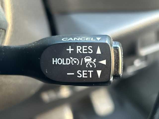 トヨタ Ｃ－ＨＲ G モード ネロ 千葉県 2019(平31)年 13.8万km ホワイトパールクリスタルシャイン トヨタセーフティセンス/・衝突軽減装置/・レーンキープアシスト/・ブラインドスポットモニター/・クリアランスソナー/純正SDナビゲーション/【Bluetooth・フルセグTV・CD・DVD・SD】/バックカメラ/エンジンプッシュスタート/・スマートキー/・スペアキー/LEDヘッドライト/・オートライト/・オートハイビーム/・フォグランプ/純正リアスポイラー/ステアリングリモコン/・レーダークルーズコントロール/ビルトインETC/前席シートヒーター/前方ドライブレコーダー/横滑り防止装置/社外フロアマット/荷室純正マット/記録薄