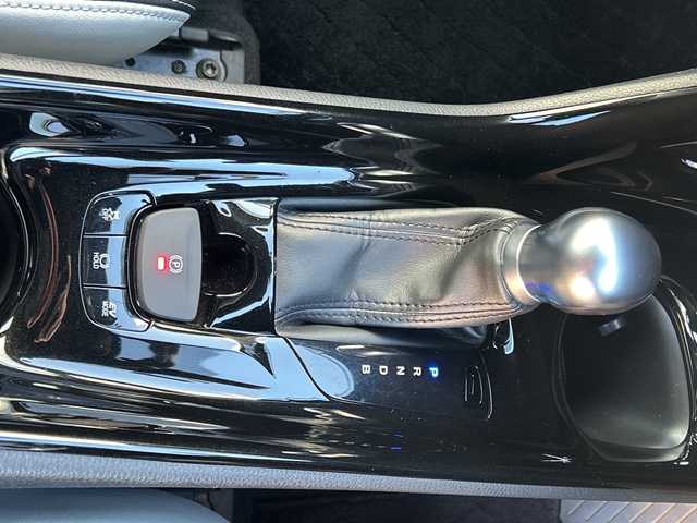 トヨタ Ｃ－ＨＲ G モード ネロ 千葉県 2019(平31)年 13.8万km ホワイトパールクリスタルシャイン トヨタセーフティセンス/・衝突軽減装置/・レーンキープアシスト/・ブラインドスポットモニター/・クリアランスソナー/純正SDナビゲーション/【Bluetooth・フルセグTV・CD・DVD・SD】/バックカメラ/エンジンプッシュスタート/・スマートキー/・スペアキー/LEDヘッドライト/・オートライト/・オートハイビーム/・フォグランプ/純正リアスポイラー/ステアリングリモコン/・レーダークルーズコントロール/ビルトインETC/前席シートヒーター/前方ドライブレコーダー/横滑り防止装置/社外フロアマット/荷室純正マット/記録薄