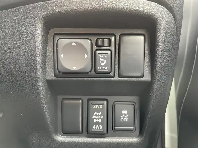 日産 ジューク 16GT FOUR 岩手県 2012(平24)年 10.2万km ホワイトパール 社外メモリナビ/AM/FM/CD/SD/BT/フルセグTV/バックカメラ/ETC/社外ドラレコ/プッシュスタート/スマートキー/純正17インチAW/ドアバイザー/フロアマット/保証書/取扱説明書