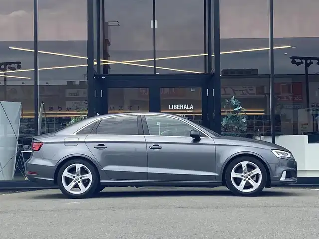 アウディ Ａ３ セダン 1．4 TFSI スポーツ 福岡県 2018(平30)年 3.6万km モンスーングレーメタリック アシスタンスパッケージ/ラグジュアリーパッケージ/バーチャルコックピット/純正ナビ/フルセグ/バックカメラ/黒革/前席パワーシート/前席シートヒーター/ETC/車高調（純正サス有り）/オートライト/パドルシフト/フロントドラレコ