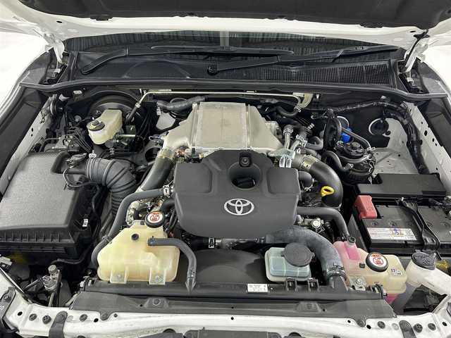 トヨタ ハイラックス Z GRスポーツ 佐賀県 2023(令5)年 2.1万km プラチナホワイトパールマイカ 純正8インチディスプレイオーディオ/Bluetooth/ナビ機能付き/全方位バックカメラ/衝突被害軽減システム/レーダークルーズコントロール/レーンアシスト/クリアランスソナー/オートライト/ロードサインアシスト/ダウンヒルアシストコントロール/ETC2.0 /4WD/LEDヘッドライト/フォグライト/純正フロアマット/パドルシフト/革巻きステアリング/純正18インチアルミホイール/プッシュスタート/スマートキー/アイドリングストップ/スペアキー×1