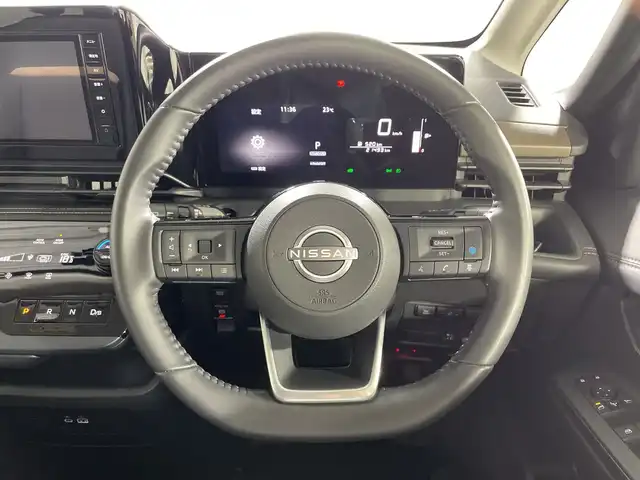 日産 セレナ e－パワー ハイウェイスター V 神奈川県 2023(令5)年 2.2万km プリズムホワイト 9型純正ナビゲーション【MM222D-L】/AM　FM　Bluetooth　フルセグ/11型純正フリップダウンモニター/アラウンドビューモニター/両側パワースライドドア/プロパイロット2.0/追従クルーズコントロール/インテリジェントエマージェンシーブレーキ/衝突回避ステアリングアシスト/電子パーキングブレーキ/オートホールドブレーキ/ビークルダイナミクスコントロール/トラクションコントロールシステム/前方衝突予測警報/先行車発進お知らせ機能/ふらつき警報/標識検知機能/車線逸脱防止支援システム/車線逸脱警報/後側方衝突防止支援システム/後側方車両検知警報/リヤクロストラフィックアラート/デジタルインナーミラー/ビルトインETC/オートライト/ハイビームアシスト/純正16インチアルミホイル