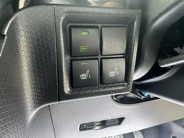 ダイハツ タント カスタム RS セレクション 三重県 2020(令2)年 3.7万km ブラックマイカメタリック ワンオーナー/OPダークブラックメッキ/・フロントパンパーロアモール/・リアバンパーロアガーニッシュ/・サイドスカートモール/・バックドアガーニッシュ/スマートアシスト/アイドリングストップ/純正9インチナビ・地デジTV/・DVD/CD/・Bluetooth/バックカメラ/クリアランスソナー/レーンディパーチャーアラート/レーダークルーズコントロール/両側パワースライドドア /革調シートカバー/ビルトインETC/純正15インチアルミホイール/LEDヘッドライト/・オートライト/プッシュエンジンスタート/スマートキー/新車時保証書/取扱説明書