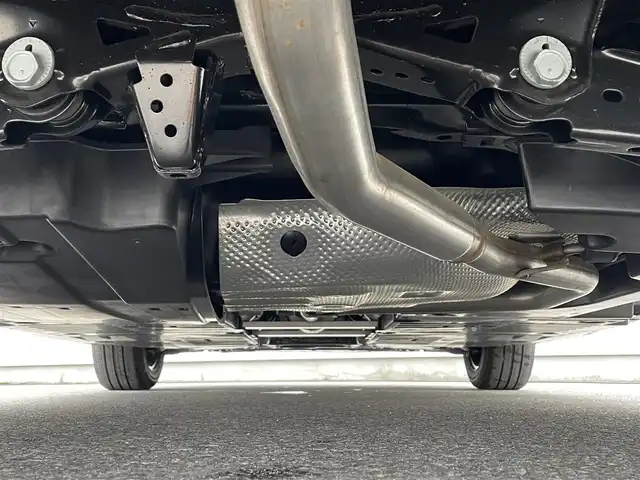 トヨタ プリウス X 滋賀県 2024(令6)年 0.1万km未満 シルバーメタリック アダプティブクルーズコントロール/ブラインドスポットモニター/衝突被害軽減ブレーキ/前後コーナーセンサー/レーンキープアシスト/LEDヘッドライト/オートライト/オートマチックハイビーム/ブレーキホールド/100V電源/USB入力端子/盗難防止装置/横滑り防止/スペアタイヤ車載/プッシュスタート/スマートキー/ステアリングスイッチ