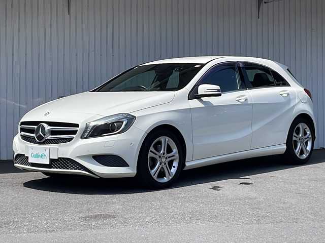 メルセデス・ベンツ Ａ１８０ 長野県 2014(平26)年 10.1万km 白 純正メーカーナビ/バックカメラ/純正１７インチアルミ/保証書・取説/スペアキー
