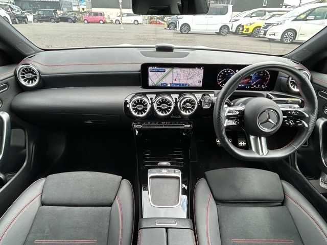 メルセデス・ベンツ Ｍ・ベンツ ＣＬＡ２００ｄ AMGライン 千葉県 2024(令6)年 0.8万km ポーラホワイト 純正ナビ/フルセグTV/Bluetooth/ETC2.0/前後ドライブレコーダー/全周囲カメラ/レーダークルーズコントロール/前席シートヒーター/前席メモリーシート/サンルーフ/置くだけ充電/アクティブブレーキアシスト/ブラインドスポットアシスト/パークトロニック/レーンキープアシスト/ダイナミックセレクト/横滑り防止装置/シートキネクティス/オートライト/ウィンカーミラー/プッシュスタート/スマートキー/ステアリングスイッチ/パドルシフト/LEDヘッドライト/純正アルミホイール/純正フロアマット