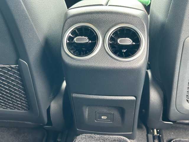 メルセデス・ベンツ Ｍ・ベンツ ＣＬＡ２００ｄ AMGライン 千葉県 2024(令6)年 0.8万km ポーラホワイト 純正ナビ/フルセグTV/Bluetooth/ETC2.0/前後ドライブレコーダー/全周囲カメラ/レーダークルーズコントロール/前席シートヒーター/前席メモリーシート/サンルーフ/置くだけ充電/アクティブブレーキアシスト/ブラインドスポットアシスト/パークトロニック/レーンキープアシスト/ダイナミックセレクト/横滑り防止装置/シートキネクティス/オートライト/ウィンカーミラー/プッシュスタート/スマートキー/ステアリングスイッチ/パドルシフト/LEDヘッドライト/純正アルミホイール/純正フロアマット