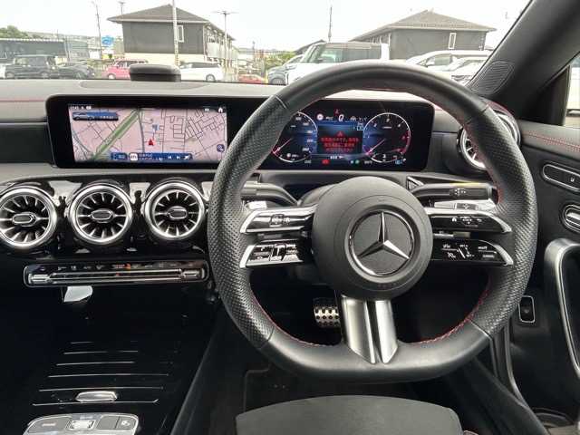 メルセデス・ベンツ Ｍ・ベンツ ＣＬＡ２００ｄ AMGライン 千葉県 2024(令6)年 0.8万km ポーラホワイト 純正ナビ/フルセグTV/Bluetooth/ETC2.0/前後ドライブレコーダー/全周囲カメラ/レーダークルーズコントロール/前席シートヒーター/前席メモリーシート/サンルーフ/置くだけ充電/アクティブブレーキアシスト/ブラインドスポットアシスト/パークトロニック/レーンキープアシスト/ダイナミックセレクト/横滑り防止装置/シートキネクティス/オートライト/ウィンカーミラー/プッシュスタート/スマートキー/ステアリングスイッチ/パドルシフト/LEDヘッドライト/純正アルミホイール/純正フロアマット