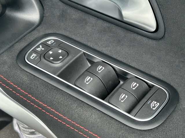 メルセデス・ベンツ Ｍ・ベンツ ＣＬＡ２００ｄ AMGライン 千葉県 2024(令6)年 0.8万km ポーラホワイト 純正ナビ/フルセグTV/Bluetooth/ETC2.0/前後ドライブレコーダー/全周囲カメラ/レーダークルーズコントロール/前席シートヒーター/前席メモリーシート/サンルーフ/置くだけ充電/アクティブブレーキアシスト/ブラインドスポットアシスト/パークトロニック/レーンキープアシスト/ダイナミックセレクト/横滑り防止装置/シートキネクティス/オートライト/ウィンカーミラー/プッシュスタート/スマートキー/ステアリングスイッチ/パドルシフト/LEDヘッドライト/純正アルミホイール/純正フロアマット