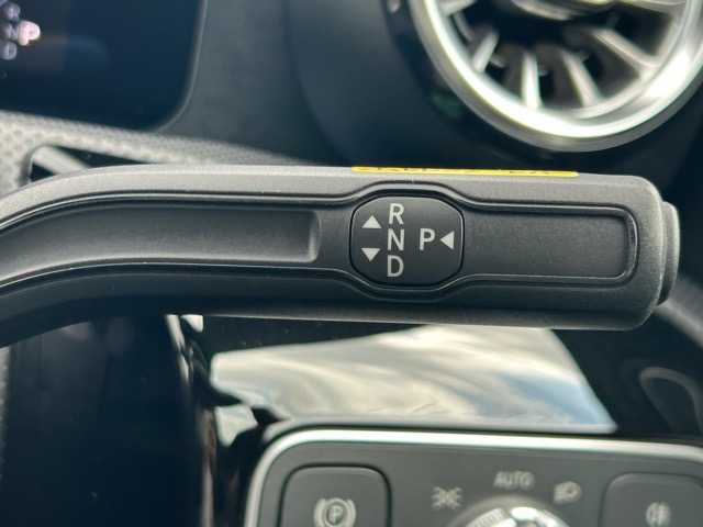 メルセデス・ベンツ Ｍ・ベンツ ＣＬＡ２００ｄ AMGライン 千葉県 2024(令6)年 0.8万km ポーラホワイト 純正ナビ/フルセグTV/Bluetooth/ETC2.0/前後ドライブレコーダー/全周囲カメラ/レーダークルーズコントロール/前席シートヒーター/前席メモリーシート/サンルーフ/置くだけ充電/アクティブブレーキアシスト/ブラインドスポットアシスト/パークトロニック/レーンキープアシスト/ダイナミックセレクト/横滑り防止装置/シートキネクティス/オートライト/ウィンカーミラー/プッシュスタート/スマートキー/ステアリングスイッチ/パドルシフト/LEDヘッドライト/純正アルミホイール/純正フロアマット