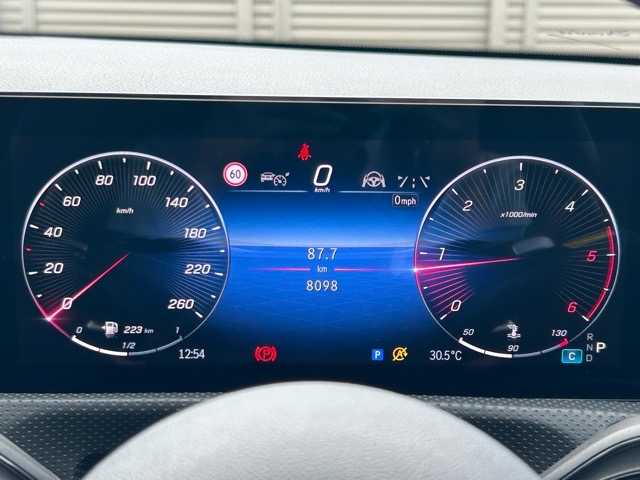 メルセデス・ベンツ Ｍ・ベンツ ＣＬＡ２００ｄ AMGライン 千葉県 2024(令6)年 0.8万km ポーラホワイト 純正ナビ/フルセグTV/Bluetooth/ETC2.0/前後ドライブレコーダー/全周囲カメラ/レーダークルーズコントロール/前席シートヒーター/前席メモリーシート/サンルーフ/置くだけ充電/アクティブブレーキアシスト/ブラインドスポットアシスト/パークトロニック/レーンキープアシスト/ダイナミックセレクト/横滑り防止装置/シートキネクティス/オートライト/ウィンカーミラー/プッシュスタート/スマートキー/ステアリングスイッチ/パドルシフト/LEDヘッドライト/純正アルミホイール/純正フロアマット