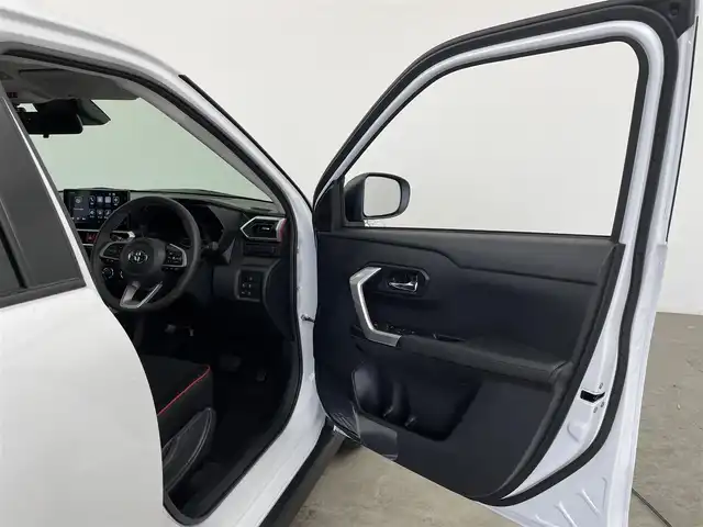 トヨタ ライズ Z 大分県 2024(令6)年 1.6万km シャイニングホワイトパール 純正ディスプレイ/フルセグ/Bluetooth/HDMI/Apple Car Play/Andoroid Auto/バックカメラ/プリクラッシュ/オートLEDライト/レーダークルーズ/USB差し込み/前席シートヒーター/ビルトインETC2.0/前後ソナー/サイドWエアバッグ/カーテンエアバッグ/純正16インチAW/純正フロアマット/スマートキー
