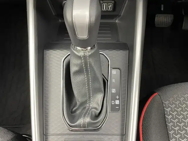 トヨタ ライズ Z 大分県 2024(令6)年 1.6万km シャイニングホワイトパール 純正ディスプレイ/フルセグ/Bluetooth/HDMI/Apple Car Play/Andoroid Auto/バックカメラ/プリクラッシュ/オートLEDライト/レーダークルーズ/USB差し込み/前席シートヒーター/ビルトインETC2.0/前後ソナー/サイドWエアバッグ/カーテンエアバッグ/純正16インチAW/純正フロアマット/スマートキー