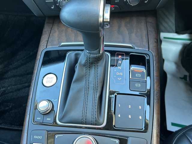 アウディ Ａ６ アバント 2．8 FSI クワトロ 埼玉県 2012(平24)年 3.3万km グレイシアホワイトメタリック メーカーナビ /(フルセグ/FM/AM/Bluetooth/CD/DVD)/ドラレコ前後 /バックカメラ/ワンオーナー　/ETC　/ルーフレール　/LEDライト　/ステアリングスイッチ　/パワーシート(D/N)　/プレミアムサウンド(BOSE)　/プッシュスタート　/純正フロア　/オートライト　/パーキングセンサー　/TRC/クリアランスソナー/スマートキー/スペアキー1本/シートヒーター(D/N)/ISOFIX/保証書　/取扱説明書