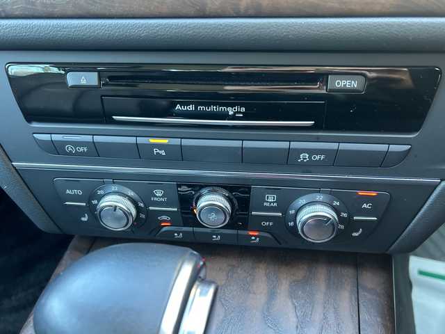 アウディ Ａ６ アバント 2．8 FSI クワトロ 埼玉県 2012(平24)年 3.3万km グレイシアホワイトメタリック メーカーナビ /(フルセグ/FM/AM/Bluetooth/CD/DVD)/ドラレコ前後 /バックカメラ/ワンオーナー　/ETC　/ルーフレール　/LEDライト　/ステアリングスイッチ　/パワーシート(D/N)　/プレミアムサウンド(BOSE)　/プッシュスタート　/純正フロア　/オートライト　/パーキングセンサー　/TRC/クリアランスソナー/スマートキー/スペアキー1本/シートヒーター(D/N)/ISOFIX/保証書　/取扱説明書