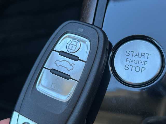 アウディ Ａ６ アバント 2．8 FSI クワトロ 埼玉県 2012(平24)年 3.3万km グレイシアホワイトメタリック メーカーナビ /(フルセグ/FM/AM/Bluetooth/CD/DVD)/ドラレコ前後 /バックカメラ/ワンオーナー　/ETC　/ルーフレール　/LEDライト　/ステアリングスイッチ　/パワーシート(D/N)　/プレミアムサウンド(BOSE)　/プッシュスタート　/純正フロア　/オートライト　/パーキングセンサー　/TRC/クリアランスソナー/スマートキー/スペアキー1本/シートヒーター(D/N)/ISOFIX/保証書　/取扱説明書