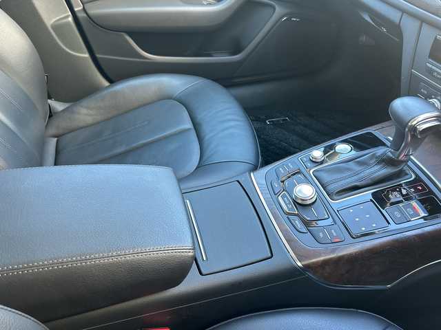 アウディ Ａ６ アバント 2．8 FSI クワトロ 埼玉県 2012(平24)年 3.3万km グレイシアホワイトメタリック メーカーナビ /(フルセグ/FM/AM/Bluetooth/CD/DVD)/ドラレコ前後 /バックカメラ/ワンオーナー　/ETC　/ルーフレール　/LEDライト　/ステアリングスイッチ　/パワーシート(D/N)　/プレミアムサウンド(BOSE)　/プッシュスタート　/純正フロア　/オートライト　/パーキングセンサー　/TRC/クリアランスソナー/スマートキー/スペアキー1本/シートヒーター(D/N)/ISOFIX/保証書　/取扱説明書