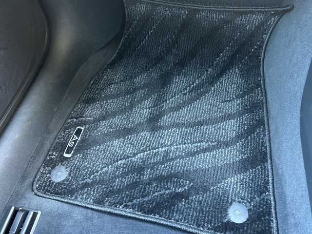 アウディ Ａ６ アバント 2．8 FSI クワトロ 埼玉県 2012(平24)年 3.3万km グレイシアホワイトメタリック メーカーナビ /(フルセグ/FM/AM/Bluetooth/CD/DVD)/ドラレコ前後 /バックカメラ/ワンオーナー　/ETC　/ルーフレール　/LEDライト　/ステアリングスイッチ　/パワーシート(D/N)　/プレミアムサウンド(BOSE)　/プッシュスタート　/純正フロア　/オートライト　/パーキングセンサー　/TRC/クリアランスソナー/スマートキー/スペアキー1本/シートヒーター(D/N)/ISOFIX/保証書　/取扱説明書