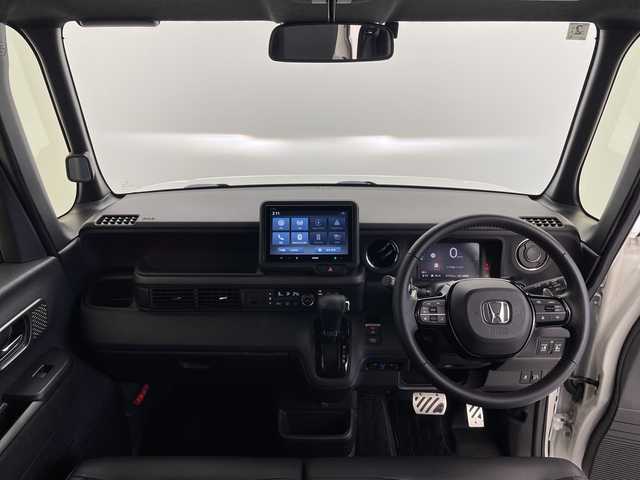 ホンダ Ｎ ＢＯＸ カスタム ターボ 愛知県 2024(令6)年 1.1万km プラチナホワイトパール ターボ搭載車/ホンダセンシング/・衝突軽減ブレーキ/・先行車発進のお知らせ/・歩行者事故低減ステアリング/・路外逸脱抑制機能/・標識認識システム/・アダプティブクルーズコントロール/・オートハイビーム/・誤発進抑制機能/・後方誤発進抑制機能/・近距離衝突軽減ブレーキ/パーキングセンサー/純正8インチディスプレイオーディオ/Apple CarPlay/Android Auto/バックカメラ/純正アルミホイール/ETC/シートヒーター/スマートキー/プッシュスタート/横滑り防止装置/パドルシフト