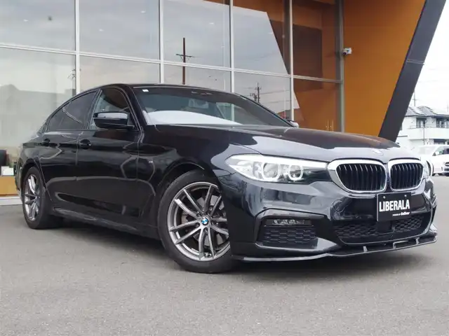 ＢＭＷ ５２３ｄ 岐阜県 2020(令2)年 4.1万km サファイアブラックP HDDナビゲーションシステム/　オーディオ・ビジュアル・システム/　フルセグTV　Bluetooth　CD　DVD　AM　FM/ドライビングアシストプラス/　ACCアクティブクルーズコントロール/　ステアリング　レーンコントロールアシスト/　レーンディパーチャーウォーニング/　レーンチェンジウォーニング/　アクティブサイドコリジョンプロテクション/　前車接近警告機能/　衝突回避・被害軽減ブレーキ/　後車衝突警告機能/　クロス・トラフィック・ウォーニング/パーク・ディスタンス・コントロール/リヤ・ビュー・カメラ/BMWヘッドアップ・ディスプレイ/運転席・助手席パワーシート