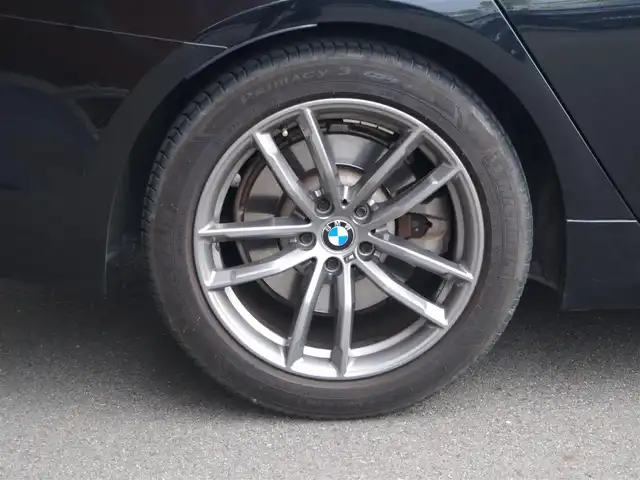 ＢＭＷ ５２３ｄ 岐阜県 2020(令2)年 4.1万km サファイアブラックP HDDナビゲーションシステム/　オーディオ・ビジュアル・システム/　フルセグTV　Bluetooth　CD　DVD　AM　FM/ドライビングアシストプラス/　ACCアクティブクルーズコントロール/　ステアリング　レーンコントロールアシスト/　レーンディパーチャーウォーニング/　レーンチェンジウォーニング/　アクティブサイドコリジョンプロテクション/　前車接近警告機能/　衝突回避・被害軽減ブレーキ/　後車衝突警告機能/　クロス・トラフィック・ウォーニング/パーク・ディスタンス・コントロール/リヤ・ビュー・カメラ/BMWヘッドアップ・ディスプレイ/運転席・助手席パワーシート