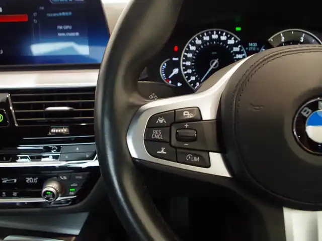 ＢＭＷ ５２３ｄ 岐阜県 2020(令2)年 4.1万km サファイアブラックP HDDナビゲーションシステム/　オーディオ・ビジュアル・システム/　フルセグTV　Bluetooth　CD　DVD　AM　FM/ドライビングアシストプラス/　ACCアクティブクルーズコントロール/　ステアリング　レーンコントロールアシスト/　レーンディパーチャーウォーニング/　レーンチェンジウォーニング/　アクティブサイドコリジョンプロテクション/　前車接近警告機能/　衝突回避・被害軽減ブレーキ/　後車衝突警告機能/　クロス・トラフィック・ウォーニング/パーク・ディスタンス・コントロール/リヤ・ビュー・カメラ/BMWヘッドアップ・ディスプレイ/運転席・助手席パワーシート