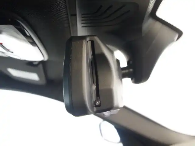 ＢＭＷ ５２３ｄ 岐阜県 2020(令2)年 4.1万km サファイアブラックP HDDナビゲーションシステム/　オーディオ・ビジュアル・システム/　フルセグTV　Bluetooth　CD　DVD　AM　FM/ドライビングアシストプラス/　ACCアクティブクルーズコントロール/　ステアリング　レーンコントロールアシスト/　レーンディパーチャーウォーニング/　レーンチェンジウォーニング/　アクティブサイドコリジョンプロテクション/　前車接近警告機能/　衝突回避・被害軽減ブレーキ/　後車衝突警告機能/　クロス・トラフィック・ウォーニング/パーク・ディスタンス・コントロール/リヤ・ビュー・カメラ/BMWヘッドアップ・ディスプレイ/運転席・助手席パワーシート