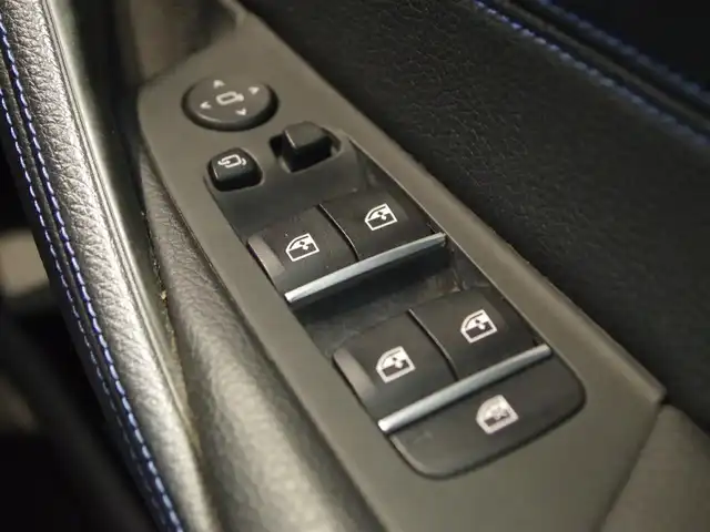 ＢＭＷ ５２３ｄ 岐阜県 2020(令2)年 4.1万km サファイアブラックP HDDナビゲーションシステム/　オーディオ・ビジュアル・システム/　フルセグTV　Bluetooth　CD　DVD　AM　FM/ドライビングアシストプラス/　ACCアクティブクルーズコントロール/　ステアリング　レーンコントロールアシスト/　レーンディパーチャーウォーニング/　レーンチェンジウォーニング/　アクティブサイドコリジョンプロテクション/　前車接近警告機能/　衝突回避・被害軽減ブレーキ/　後車衝突警告機能/　クロス・トラフィック・ウォーニング/パーク・ディスタンス・コントロール/リヤ・ビュー・カメラ/BMWヘッドアップ・ディスプレイ/運転席・助手席パワーシート