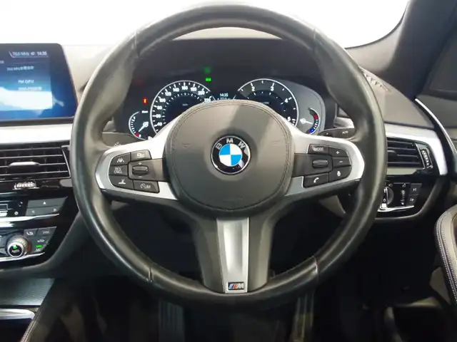 ＢＭＷ ５２３ｄ 岐阜県 2020(令2)年 4.1万km サファイアブラックP HDDナビゲーションシステム/　オーディオ・ビジュアル・システム/　フルセグTV　Bluetooth　CD　DVD　AM　FM/ドライビングアシストプラス/　ACCアクティブクルーズコントロール/　ステアリング　レーンコントロールアシスト/　レーンディパーチャーウォーニング/　レーンチェンジウォーニング/　アクティブサイドコリジョンプロテクション/　前車接近警告機能/　衝突回避・被害軽減ブレーキ/　後車衝突警告機能/　クロス・トラフィック・ウォーニング/パーク・ディスタンス・コントロール/リヤ・ビュー・カメラ/BMWヘッドアップ・ディスプレイ/運転席・助手席パワーシート