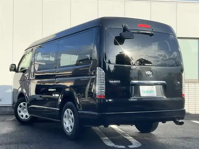 トヨタ ハイエース GL 三重県 2015(平27)年 10.6万km ブラックマイカ フリップダウンモニター/ナビ（Bluetooth/AM/FM/TV/CD/DVD/USB/SD）/バックカメラ/ドライブレコーダー（前）/片側電動スライドドア/イージークローザー（バックドア）/VALENTIテールランプ/オートエアコン/リアクーラー/リアヒーター/AC100V/スペアキー/メッキU字2段フロントグリル/ボディ同色フロントバンパー/フロントフォグランプ/両側メッキドアミラー（電動格納機能付）/メッキアウトサイドドアハンドル/メッキリアナンバープレートガーニッシュ/「GL」エンブレム（バックドア）/ボディ同色リアバンパー/両側固定式リアクォーターガラス/プライバシーガラス/オプティトロンメーター（タコメーター付自発光式アナログメーター）/シルバー加飾付ウレタン製ステアリングホイール/ヘッドレスト別体トリコットシート/シートスライド機構（運転席/助手席）/アームレスト（2/3列目）/スペースアップシート（4列目）/成型スライドドアトリム/ポケット付成型クォータートリム/マップランプ（前席）/大型ルームランプ（後席）