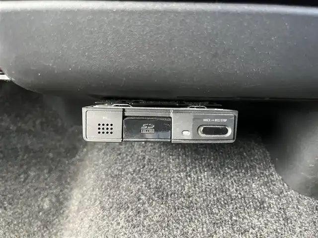 トヨタ ハイエース GL 三重県 2015(平27)年 10.6万km ブラックマイカ フリップダウンモニター/ナビ（Bluetooth/AM/FM/TV/CD/DVD/USB/SD）/バックカメラ/ドライブレコーダー（前）/片側電動スライドドア/イージークローザー（バックドア）/VALENTIテールランプ/オートエアコン/リアクーラー/リアヒーター/AC100V/スペアキー/メッキU字2段フロントグリル/ボディ同色フロントバンパー/フロントフォグランプ/両側メッキドアミラー（電動格納機能付）/メッキアウトサイドドアハンドル/メッキリアナンバープレートガーニッシュ/「GL」エンブレム（バックドア）/ボディ同色リアバンパー/両側固定式リアクォーターガラス/プライバシーガラス/オプティトロンメーター（タコメーター付自発光式アナログメーター）/シルバー加飾付ウレタン製ステアリングホイール/ヘッドレスト別体トリコットシート/シートスライド機構（運転席/助手席）/アームレスト（2/3列目）/スペースアップシート（4列目）/成型スライドドアトリム/ポケット付成型クォータートリム/マップランプ（前席）/大型ルームランプ（後席）