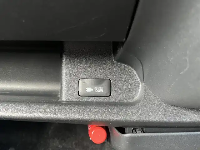 トヨタ ハイエース GL 三重県 2015(平27)年 10.6万km ブラックマイカ フリップダウンモニター/ナビ（Bluetooth/AM/FM/TV/CD/DVD/USB/SD）/バックカメラ/ドライブレコーダー（前）/片側電動スライドドア/イージークローザー（バックドア）/VALENTIテールランプ/オートエアコン/リアクーラー/リアヒーター/AC100V/スペアキー/メッキU字2段フロントグリル/ボディ同色フロントバンパー/フロントフォグランプ/両側メッキドアミラー（電動格納機能付）/メッキアウトサイドドアハンドル/メッキリアナンバープレートガーニッシュ/「GL」エンブレム（バックドア）/ボディ同色リアバンパー/両側固定式リアクォーターガラス/プライバシーガラス/オプティトロンメーター（タコメーター付自発光式アナログメーター）/シルバー加飾付ウレタン製ステアリングホイール/ヘッドレスト別体トリコットシート/シートスライド機構（運転席/助手席）/アームレスト（2/3列目）/スペースアップシート（4列目）/成型スライドドアトリム/ポケット付成型クォータートリム/マップランプ（前席）/大型ルームランプ（後席）
