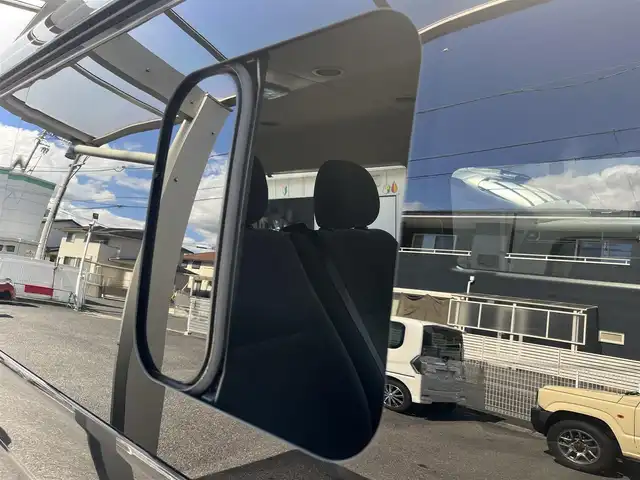 トヨタ ハイエース GL 三重県 2015(平27)年 10.6万km ブラックマイカ フリップダウンモニター/ナビ（Bluetooth/AM/FM/TV/CD/DVD/USB/SD）/バックカメラ/ドライブレコーダー（前）/片側電動スライドドア/イージークローザー（バックドア）/VALENTIテールランプ/オートエアコン/リアクーラー/リアヒーター/AC100V/スペアキー/メッキU字2段フロントグリル/ボディ同色フロントバンパー/フロントフォグランプ/両側メッキドアミラー（電動格納機能付）/メッキアウトサイドドアハンドル/メッキリアナンバープレートガーニッシュ/「GL」エンブレム（バックドア）/ボディ同色リアバンパー/両側固定式リアクォーターガラス/プライバシーガラス/オプティトロンメーター（タコメーター付自発光式アナログメーター）/シルバー加飾付ウレタン製ステアリングホイール/ヘッドレスト別体トリコットシート/シートスライド機構（運転席/助手席）/アームレスト（2/3列目）/スペースアップシート（4列目）/成型スライドドアトリム/ポケット付成型クォータートリム/マップランプ（前席）/大型ルームランプ（後席）