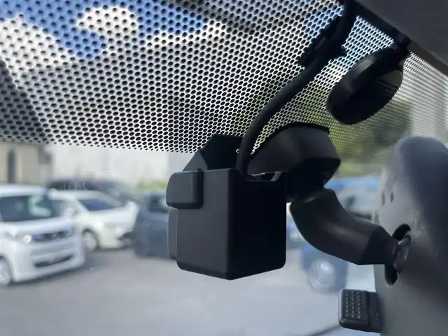 トヨタ ハイエース GL 三重県 2015(平27)年 10.6万km ブラックマイカ フリップダウンモニター/ナビ（Bluetooth/AM/FM/TV/CD/DVD/USB/SD）/バックカメラ/ドライブレコーダー（前）/片側電動スライドドア/イージークローザー（バックドア）/VALENTIテールランプ/オートエアコン/リアクーラー/リアヒーター/AC100V/スペアキー/メッキU字2段フロントグリル/ボディ同色フロントバンパー/フロントフォグランプ/両側メッキドアミラー（電動格納機能付）/メッキアウトサイドドアハンドル/メッキリアナンバープレートガーニッシュ/「GL」エンブレム（バックドア）/ボディ同色リアバンパー/両側固定式リアクォーターガラス/プライバシーガラス/オプティトロンメーター（タコメーター付自発光式アナログメーター）/シルバー加飾付ウレタン製ステアリングホイール/ヘッドレスト別体トリコットシート/シートスライド機構（運転席/助手席）/アームレスト（2/3列目）/スペースアップシート（4列目）/成型スライドドアトリム/ポケット付成型クォータートリム/マップランプ（前席）/大型ルームランプ（後席）