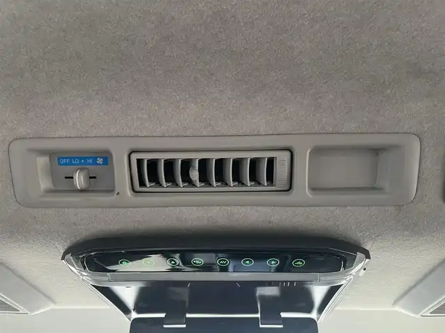 トヨタ ハイエース GL 三重県 2015(平27)年 10.6万km ブラックマイカ フリップダウンモニター/ナビ（Bluetooth/AM/FM/TV/CD/DVD/USB/SD）/バックカメラ/ドライブレコーダー（前）/片側電動スライドドア/イージークローザー（バックドア）/VALENTIテールランプ/オートエアコン/リアクーラー/リアヒーター/AC100V/スペアキー/メッキU字2段フロントグリル/ボディ同色フロントバンパー/フロントフォグランプ/両側メッキドアミラー（電動格納機能付）/メッキアウトサイドドアハンドル/メッキリアナンバープレートガーニッシュ/「GL」エンブレム（バックドア）/ボディ同色リアバンパー/両側固定式リアクォーターガラス/プライバシーガラス/オプティトロンメーター（タコメーター付自発光式アナログメーター）/シルバー加飾付ウレタン製ステアリングホイール/ヘッドレスト別体トリコットシート/シートスライド機構（運転席/助手席）/アームレスト（2/3列目）/スペースアップシート（4列目）/成型スライドドアトリム/ポケット付成型クォータートリム/マップランプ（前席）/大型ルームランプ（後席）