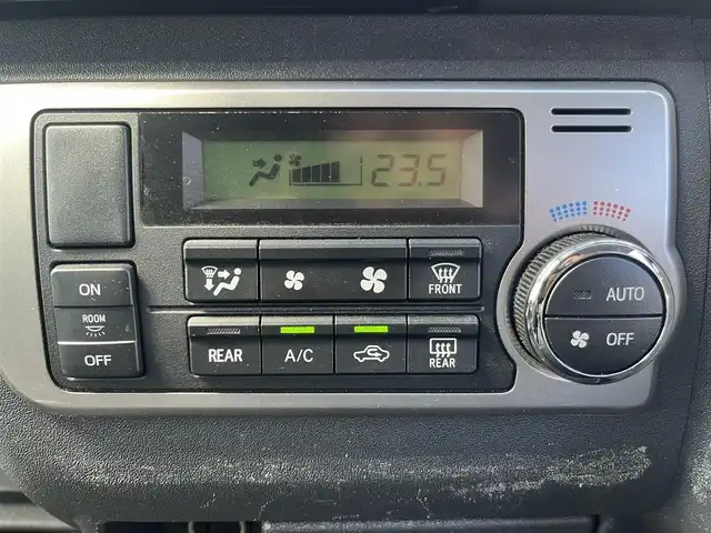 トヨタ ハイエース GL 三重県 2015(平27)年 10.6万km ブラックマイカ フリップダウンモニター/ナビ（Bluetooth/AM/FM/TV/CD/DVD/USB/SD）/バックカメラ/ドライブレコーダー（前）/片側電動スライドドア/イージークローザー（バックドア）/VALENTIテールランプ/オートエアコン/リアクーラー/リアヒーター/AC100V/スペアキー/メッキU字2段フロントグリル/ボディ同色フロントバンパー/フロントフォグランプ/両側メッキドアミラー（電動格納機能付）/メッキアウトサイドドアハンドル/メッキリアナンバープレートガーニッシュ/「GL」エンブレム（バックドア）/ボディ同色リアバンパー/両側固定式リアクォーターガラス/プライバシーガラス/オプティトロンメーター（タコメーター付自発光式アナログメーター）/シルバー加飾付ウレタン製ステアリングホイール/ヘッドレスト別体トリコットシート/シートスライド機構（運転席/助手席）/アームレスト（2/3列目）/スペースアップシート（4列目）/成型スライドドアトリム/ポケット付成型クォータートリム/マップランプ（前席）/大型ルームランプ（後席）