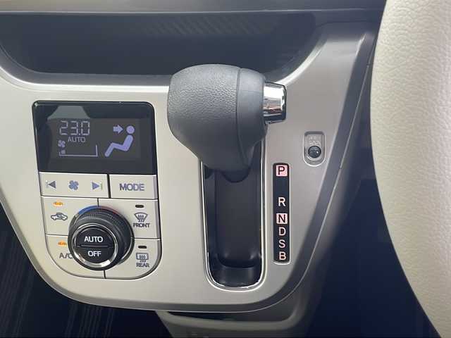 ダイハツ キャスト スタイル G SAⅡ 愛知県 2015(平27)年 4.9万km パールホワイトⅢ /禁煙車//社外ナビ【AVN-Z05iW】//バックカメラ//フルセグTV・Bluetooth・CD//ETC//純正15インチアルミホイール//衝突被害軽減ブレーキ//アイドリングストップ//横滑り防止//ファブリックシート//ベンチシート//純正フロアマット//プッシュスタート//LEDヘッドライト//オートライト//フロントフォグランプ//電動格納ミラー//純正ドアバイザー//イモビライザー//スペアキー1本//保証書・取扱説明書