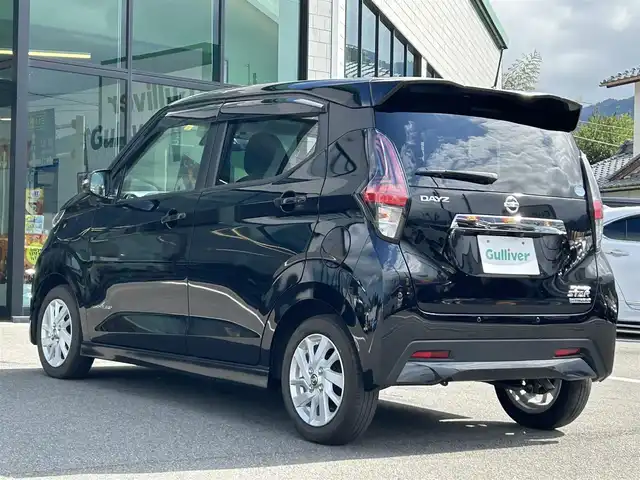 日産 デイズ ハイウェイスターX 愛媛県 2022(令4)年 1.7万km ブラック 純正9型ナビ/バックカメラ/セーフティシールド/衝突被害軽減装置/車線逸脱防止装置/純正ドライブレコーダー/アイドリングストップ/クリアランスソナー/ステアリングリモコン/ヘッドライトレベライザー/純正ドアバイザー/USB充電/オートマチックハイビーム/LEDヘッドライト/ETC/電格ミラー/現状サマー(純正AW)(155/65/R14)/BRIDGESTONE EcoPia EP150/禁煙車