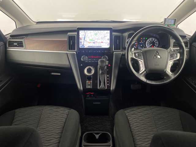 三菱 デリカＤ：５ P 埼玉県 2022(令4)年 6.8万km シルバーⅡ 純正SDナビ/　（FM/AM/CD/DVD/HDMI/AUX/BT）/アラウンドビューモニター/フルセグテレビ/衝突被害軽減ブレーキ/レーダークルーズコントロール/純正LEDヘッドライト/パワーバックドア/パワーシート/シートヒーター/車線逸脱警報機能/両側パワースライドドア/ブラインドスポットモニター/フリップダウンモニター/ステアリングヒーター/ビルトインETC/電動サイドステップ/プッシュスタート/ブレーキホールド