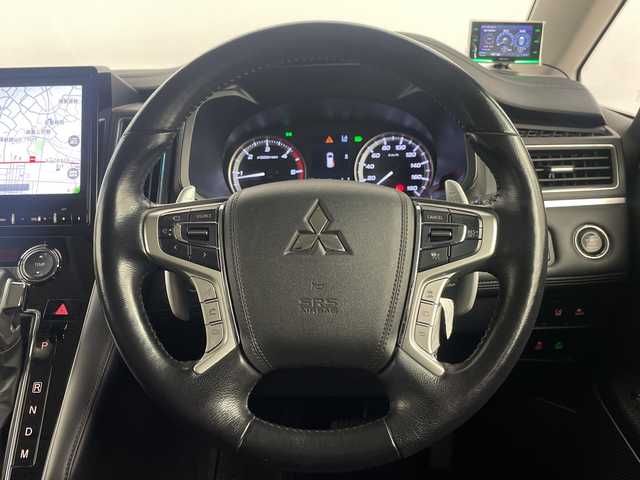 三菱 デリカＤ：５ P 埼玉県 2022(令4)年 6.8万km シルバーⅡ 純正SDナビ/　（FM/AM/CD/DVD/HDMI/AUX/BT）/アラウンドビューモニター/フルセグテレビ/衝突被害軽減ブレーキ/レーダークルーズコントロール/純正LEDヘッドライト/パワーバックドア/パワーシート/シートヒーター/車線逸脱警報機能/両側パワースライドドア/ブラインドスポットモニター/フリップダウンモニター/ステアリングヒーター/ビルトインETC/電動サイドステップ/プッシュスタート/ブレーキホールド