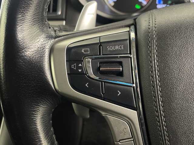 三菱 デリカＤ：５ P 埼玉県 2022(令4)年 6.8万km シルバーⅡ 純正SDナビ/　（FM/AM/CD/DVD/HDMI/AUX/BT）/アラウンドビューモニター/フルセグテレビ/衝突被害軽減ブレーキ/レーダークルーズコントロール/純正LEDヘッドライト/パワーバックドア/パワーシート/シートヒーター/車線逸脱警報機能/両側パワースライドドア/ブラインドスポットモニター/フリップダウンモニター/ステアリングヒーター/ビルトインETC/電動サイドステップ/プッシュスタート/ブレーキホールド