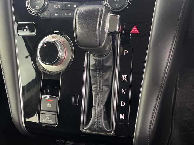 三菱 デリカＤ：５ P 埼玉県 2022(令4)年 6.8万km シルバーⅡ 純正SDナビ/　（FM/AM/CD/DVD/HDMI/AUX/BT）/アラウンドビューモニター/フルセグテレビ/衝突被害軽減ブレーキ/レーダークルーズコントロール/純正LEDヘッドライト/パワーバックドア/パワーシート/シートヒーター/車線逸脱警報機能/両側パワースライドドア/ブラインドスポットモニター/フリップダウンモニター/ステアリングヒーター/ビルトインETC/電動サイドステップ/プッシュスタート/ブレーキホールド