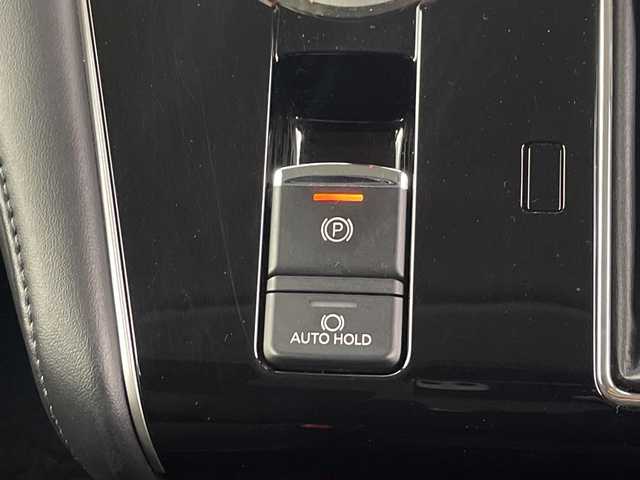 三菱 デリカＤ：５ P 埼玉県 2022(令4)年 6.8万km シルバーⅡ 純正SDナビ/　（FM/AM/CD/DVD/HDMI/AUX/BT）/アラウンドビューモニター/フルセグテレビ/衝突被害軽減ブレーキ/レーダークルーズコントロール/純正LEDヘッドライト/パワーバックドア/パワーシート/シートヒーター/車線逸脱警報機能/両側パワースライドドア/ブラインドスポットモニター/フリップダウンモニター/ステアリングヒーター/ビルトインETC/電動サイドステップ/プッシュスタート/ブレーキホールド