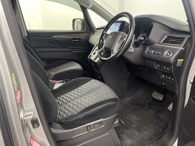 三菱 デリカＤ：５ P 埼玉県 2022(令4)年 6.8万km シルバーⅡ 純正SDナビ/　（FM/AM/CD/DVD/HDMI/AUX/BT）/アラウンドビューモニター/フルセグテレビ/衝突被害軽減ブレーキ/レーダークルーズコントロール/純正LEDヘッドライト/パワーバックドア/パワーシート/シートヒーター/車線逸脱警報機能/両側パワースライドドア/ブラインドスポットモニター/フリップダウンモニター/ステアリングヒーター/ビルトインETC/電動サイドステップ/プッシュスタート/ブレーキホールド