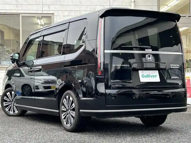 ホンダ ステップワゴン スパーダ eHEV プレミアムライン 福岡県 2023(令5)年 3.1万km クリスタルブラックパール 純正11.4インチメモリナビ/　（AM/FM/CD/DVD/Bluetooth/フルセグTV）/フロント/サイド/バックカメラ/マルチビューカメラシステム/ホンダセンシング/・衝突軽減ブレーキ/・踏み間違い衝突軽減システム/・歩行者事故低減ステアリング/・路外逸脱抑制機能/・先行車発進お知らせ機能/・標識認識機能/・アダプティブクルーズコントロール/・トラフィックジャムアシスト/・車線維持支援システム/クリアランスソナー/コーナーセンサー/横滑り防止装置/ブラインドスポッドモニター/オートライト/純正17インチAW/両側パワースライドドア/パワーバックドア/黒色ハーフレザーシート/シートヒーター（D/N）/パドルシフト/ビルトインETC/前後ドライブレコーダー【DRH-229ND】/オットマン/後席サンシェード/折り畳み式ドリンクテーブル/電格ウインカーミラー/純正フロアマット/ISOFIX/電源ソケット×1/USB-C端子×3/スペアキー×1/保証書/取扱説明書/ナビ取扱説明書