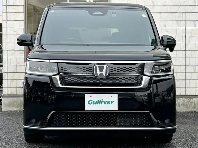 ホンダ ステップワゴン スパーダ eHEV プレミアムライン 福岡県 2023(令5)年 3.1万km クリスタルブラックパール 純正11.4インチメモリナビ/　（AM/FM/CD/DVD/Bluetooth/フルセグTV）/フロント/サイド/バックカメラ/マルチビューカメラシステム/ホンダセンシング/・衝突軽減ブレーキ/・踏み間違い衝突軽減システム/・歩行者事故低減ステアリング/・路外逸脱抑制機能/・先行車発進お知らせ機能/・標識認識機能/・アダプティブクルーズコントロール/・トラフィックジャムアシスト/・車線維持支援システム/クリアランスソナー/コーナーセンサー/横滑り防止装置/ブラインドスポッドモニター/オートライト/純正17インチAW/両側パワースライドドア/パワーバックドア/黒色ハーフレザーシート/シートヒーター（D/N）/パドルシフト/ビルトインETC/前後ドライブレコーダー【DRH-229ND】/オットマン/後席サンシェード/折り畳み式ドリンクテーブル/電格ウインカーミラー/純正フロアマット/ISOFIX/電源ソケット×1/USB-C端子×3/スペアキー×1/保証書/取扱説明書/ナビ取扱説明書